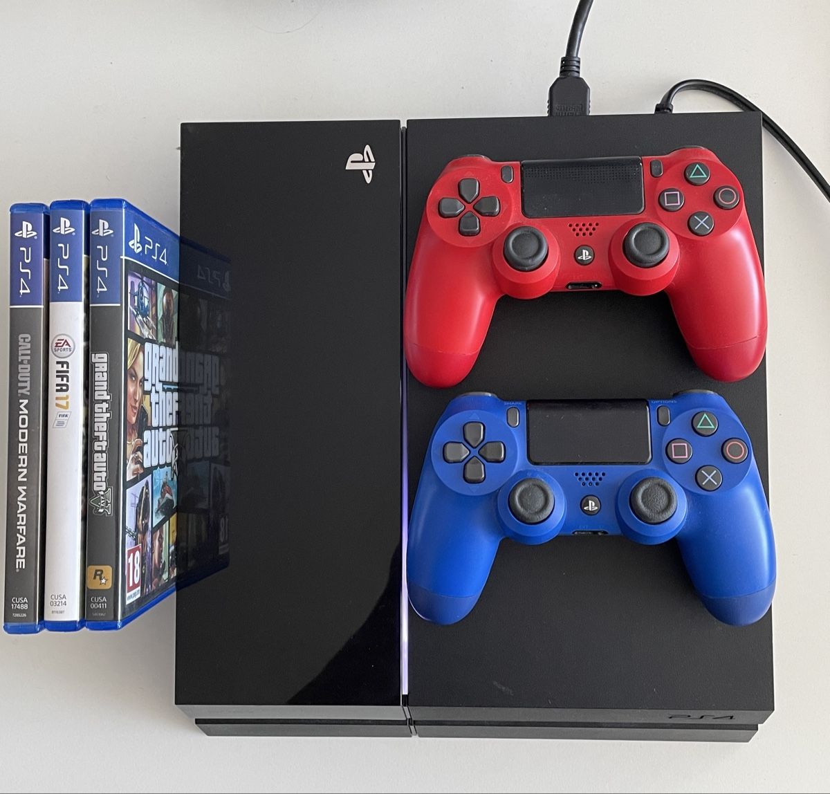 Sony Consoles: Playstation 4 + 2 Controller + 3 Spiele – D'occasion à Winterthur par Bracherd