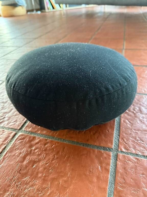 Cuscini: Meditationskissen schwarz 30 cm – Usato da Grossaffoltern venduto da Nenei 1