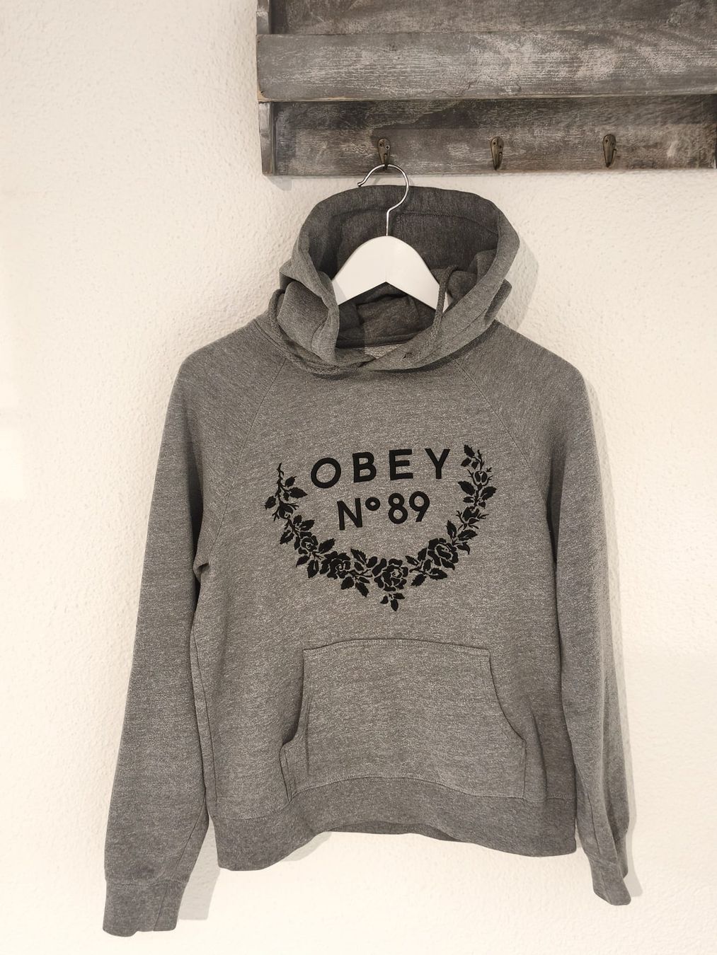 Obey Maglioni & Felpe: OBEY Hoodie, Grösse S, Grau – Nuovo (secondo la descrizione) da Emmetten venduto da SecondhandSiska