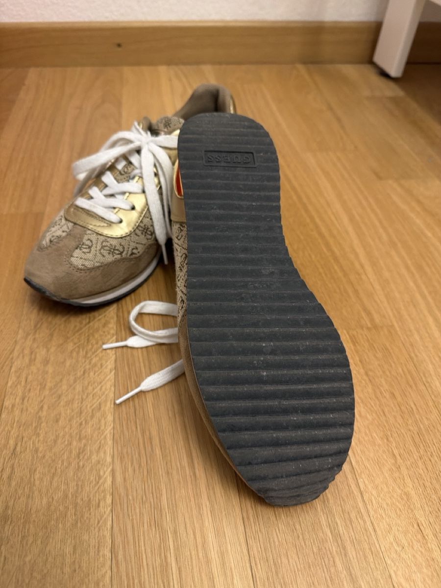 Guess Scarpe da donna: Guess Damen Sneaker Gr. 37 Gold – Nuovo (secondo la descrizione) da Meilen venduto da sculptur 2