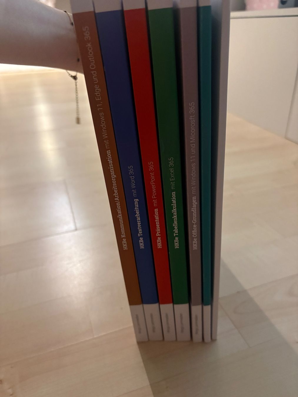 Libri: Gesamtunterlage HKBe KV – Usato da Rüti ZH venduto da xweeknd 2