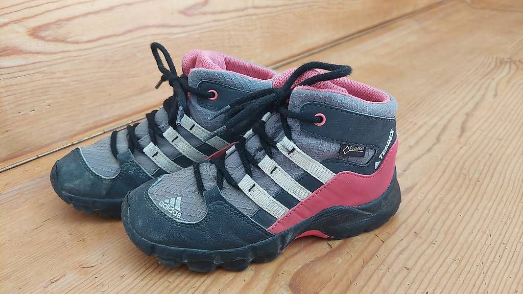 Adidas Scarpe per ragazzi: Adidas Wanderschuhe / Outdoorschuhe – Usato da Schaffhausen venduto da nps