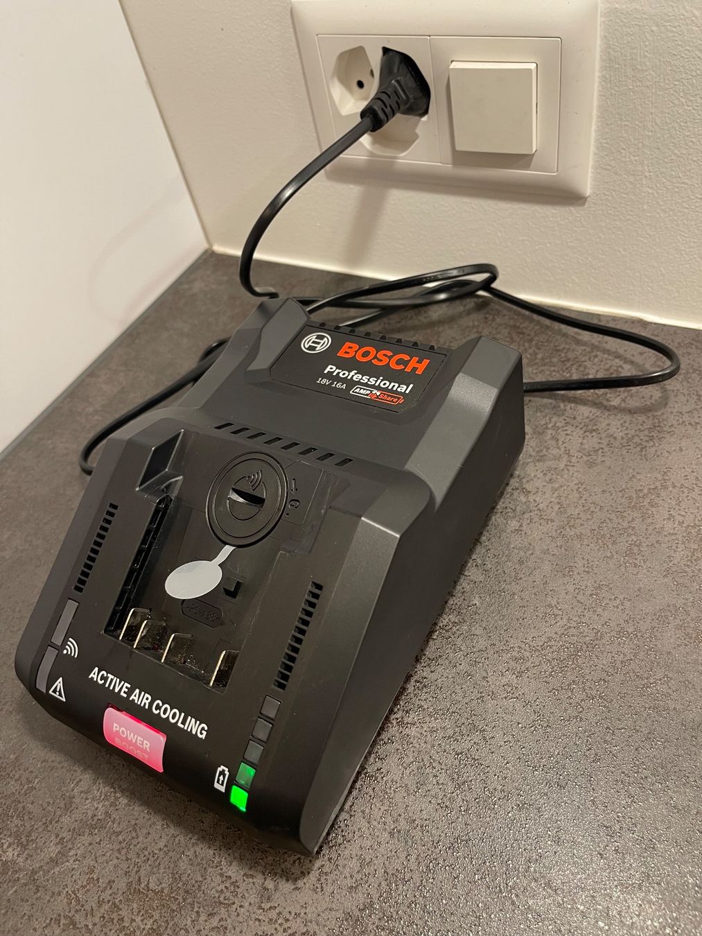 Ladegerat Bosch Xeo