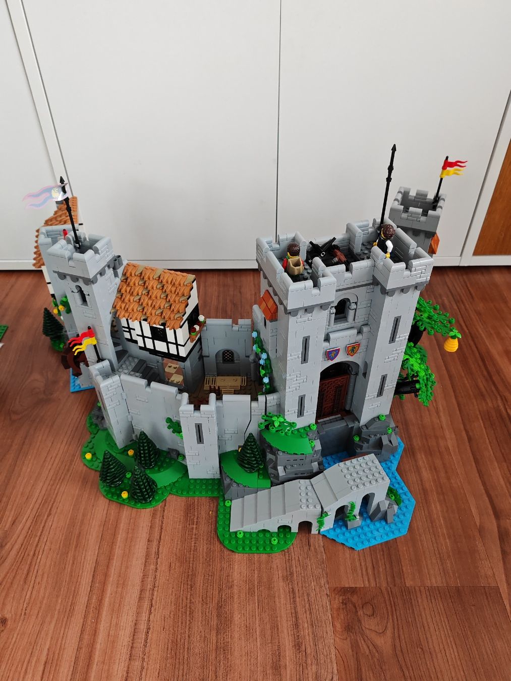 Lego Kit di costruzioni: Vintage LEGO Castle Collection - Three Complete Sets! – Usato da Schindellegi venduto da Deladelsen