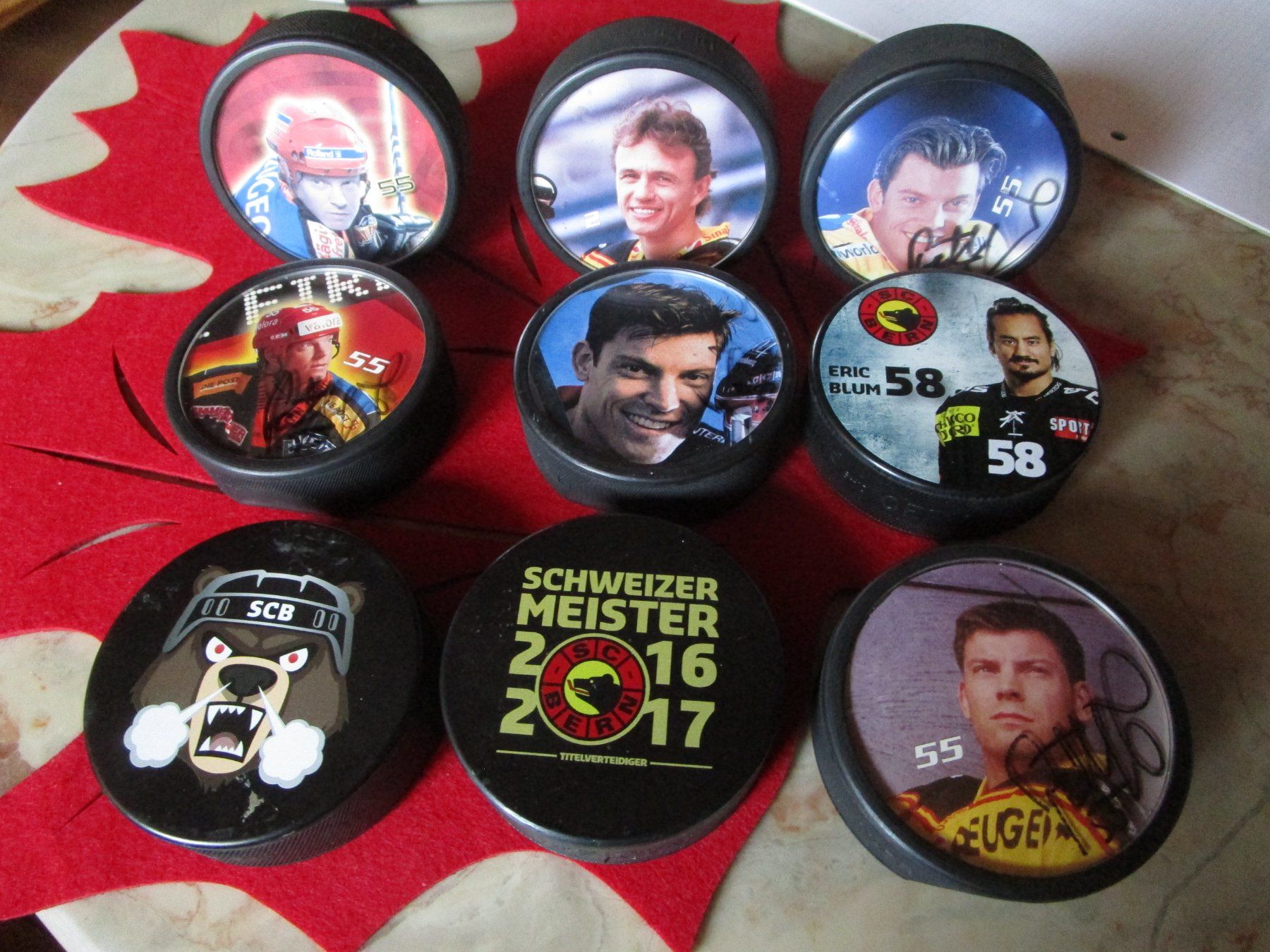 Autografi: SC BERN EISHOCKEY PUCK SAMMLUNG MIT AUTOGRAMMEN ANTIK – Usato da GUTENSWIL venduto da Alpina6