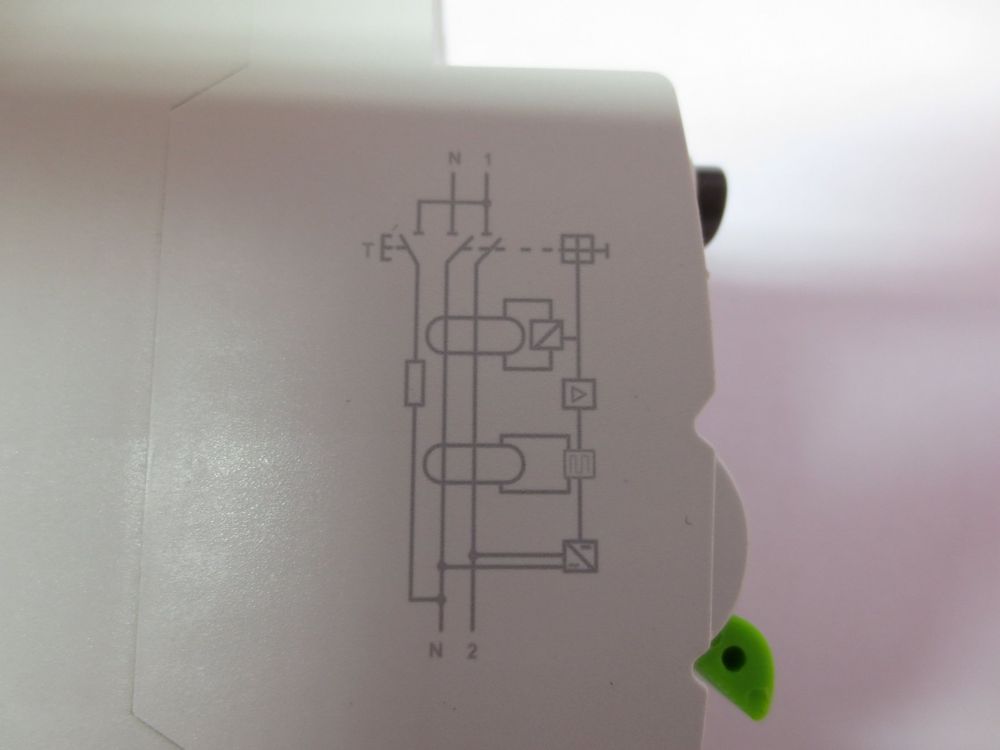 ABB F204 B-25/0.03 FI-Schutzschalter Typ B – RCD 4-polig 25 A 30 mA 10 kA allstromsensitiv 4TE für PV & Frequenzumrichter 2CSF204568R1250