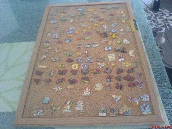 Placchette & Badge: grosse Pinwand m. vielen Blick Chäferlis – Usato da Oftringen venduto da andrax