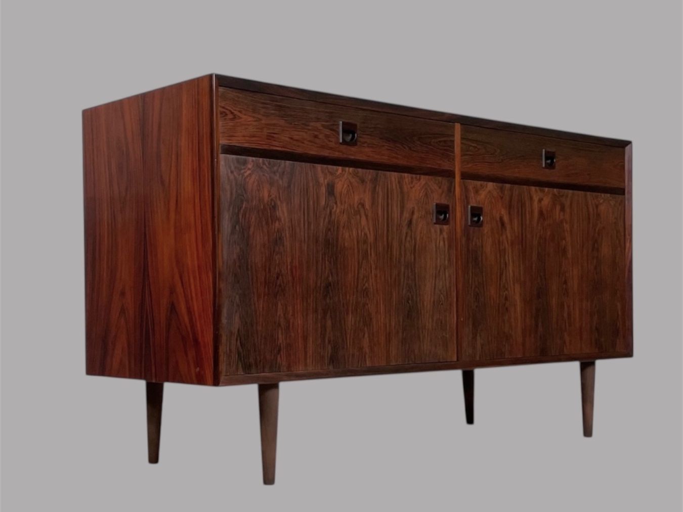 Cassettiere: Dänisches Palisander Sideboard Brouer 60s – Usato da Basel venduto da MidMod20C