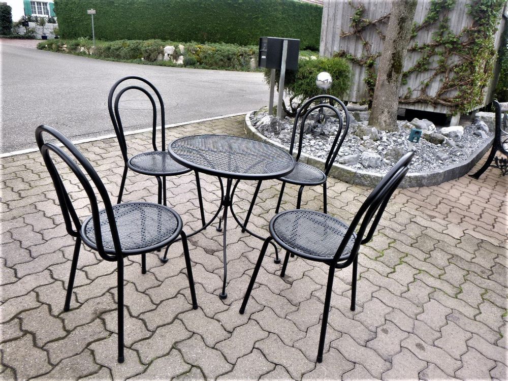 Gartentisch rund + 4 Stühle alles aus Metall. top Zustand | Kaufen auf ...