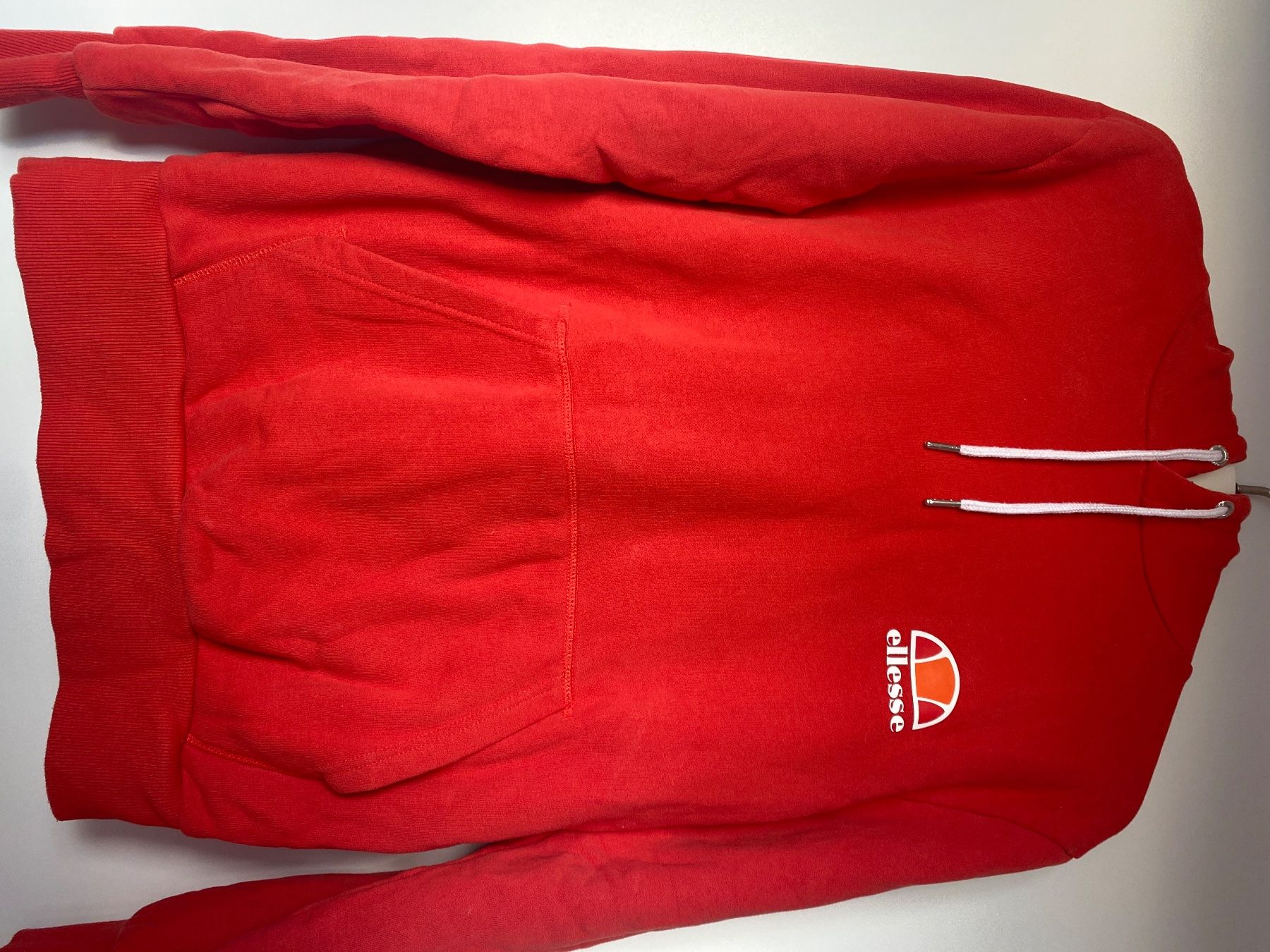 Maglioni & Felpe: Roter Ellesse Kapuzenpullover, Top Zustand, Grösse M – Usato da Lyss venduto da gab_2klg