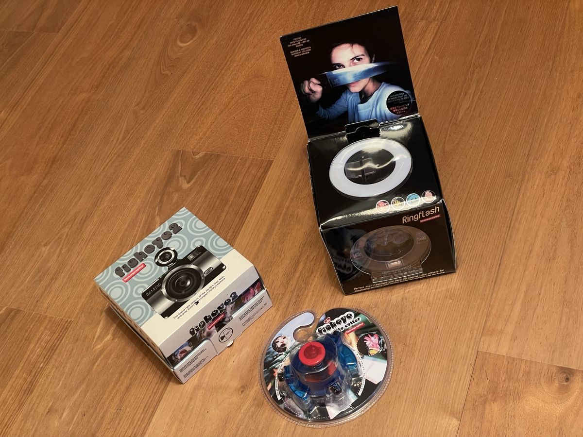 Fotocamera: Fisheye 2 Kamera mit Ringblitz & Circle Cutter I Lomograph – Nuovo e nell'imballaggio originale da Russikon venduto da stemmi01