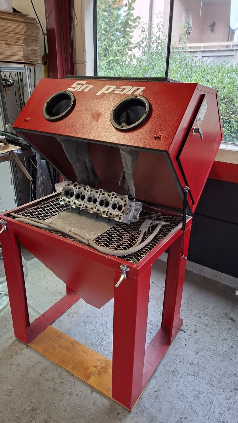 Tutte le macchine: Grosse Snap-On Sandstrahlkabine mit Abzug. – Usato da Seftigen venduto da 9-10-100-77 2