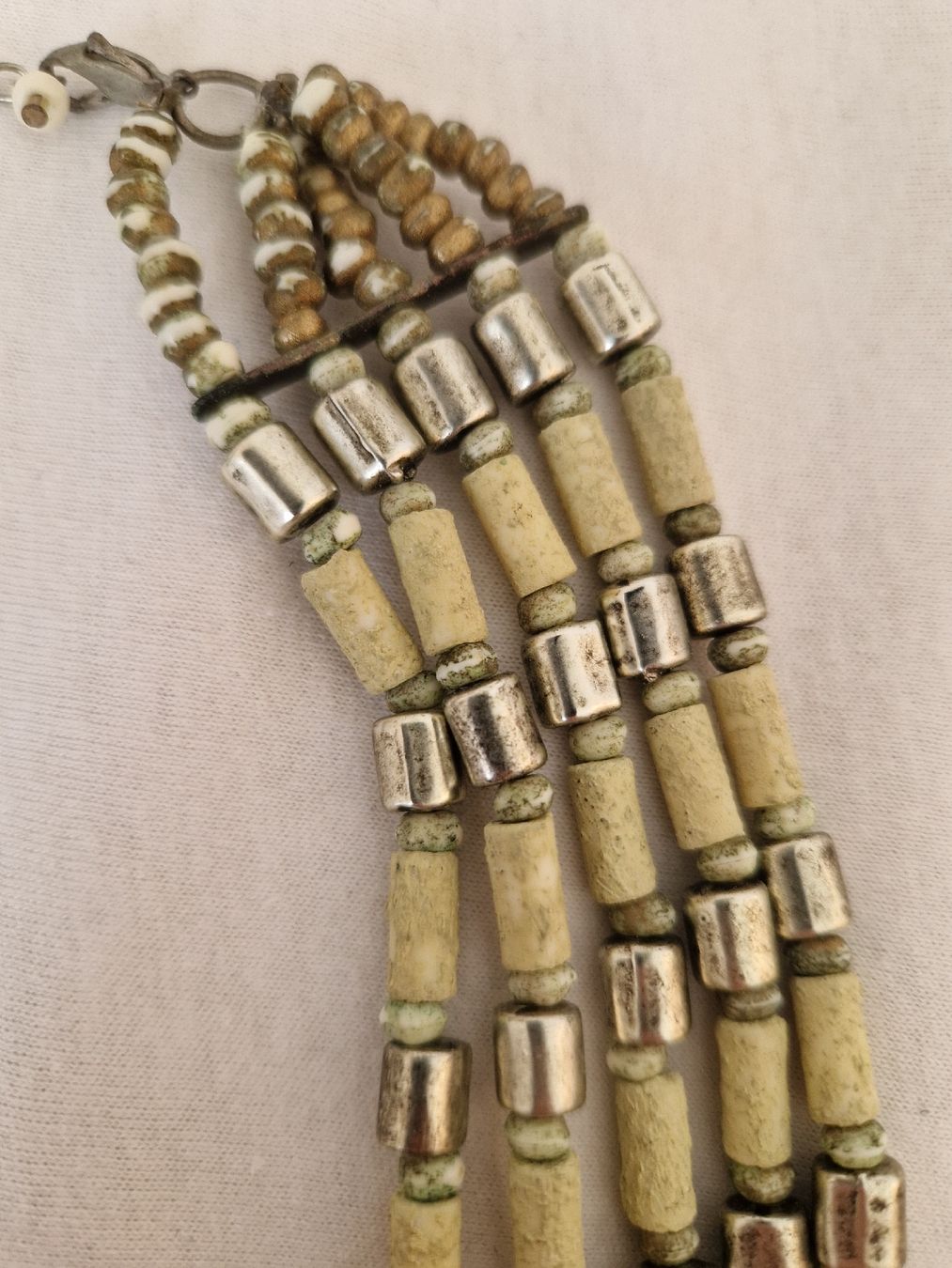 Colliers: Halskette, beige-silberfarben – D'occasion à Lyss par pksuny 2