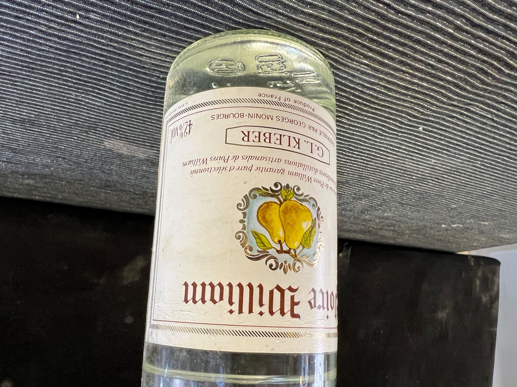 Williams Spirituosen: POIRE WILLIAM ANCIENNE BOUTEILLE ENTAMÉE – Gebraucht aus Genève von Leboucheoreilles 2
