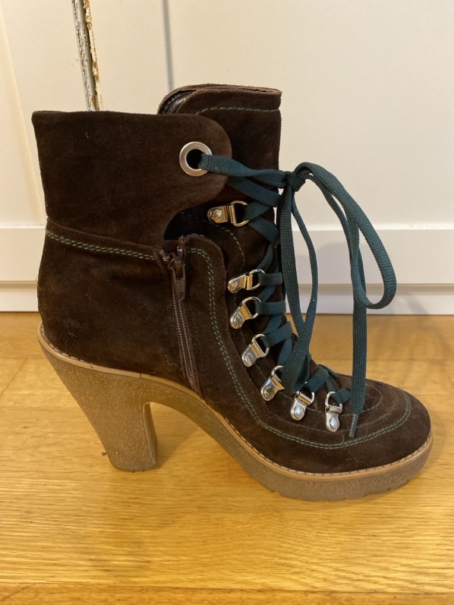 Scarpe da donna: Stiefeletten im traditionellen Stil, von JFK, – Usato da Zürich venduto da sim_hly6 2