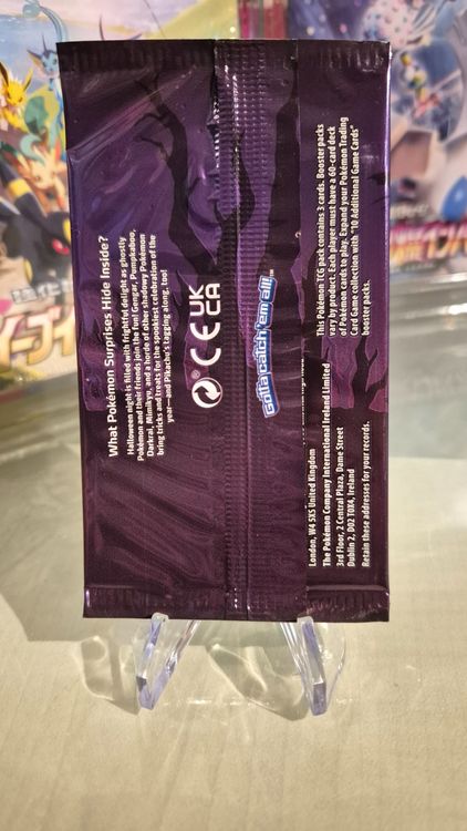Pokémon Pokemon 2023 Trick Or Trade – Mini Booster Pack Con Mimikyu & Pikachu, 3 Carte Casuali, Atmosfera Halloween, Per Collezionisti E Giocatori.