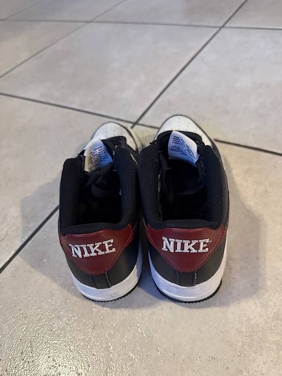 Scarpe da uomo: Nike Sneaker Low (Gr. 37,5) – Usato da Luzern venduto da Samira._. 2