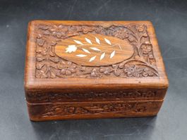 Handgeschnitzte Vintage Holz Schatulle Einlage aus Knochen