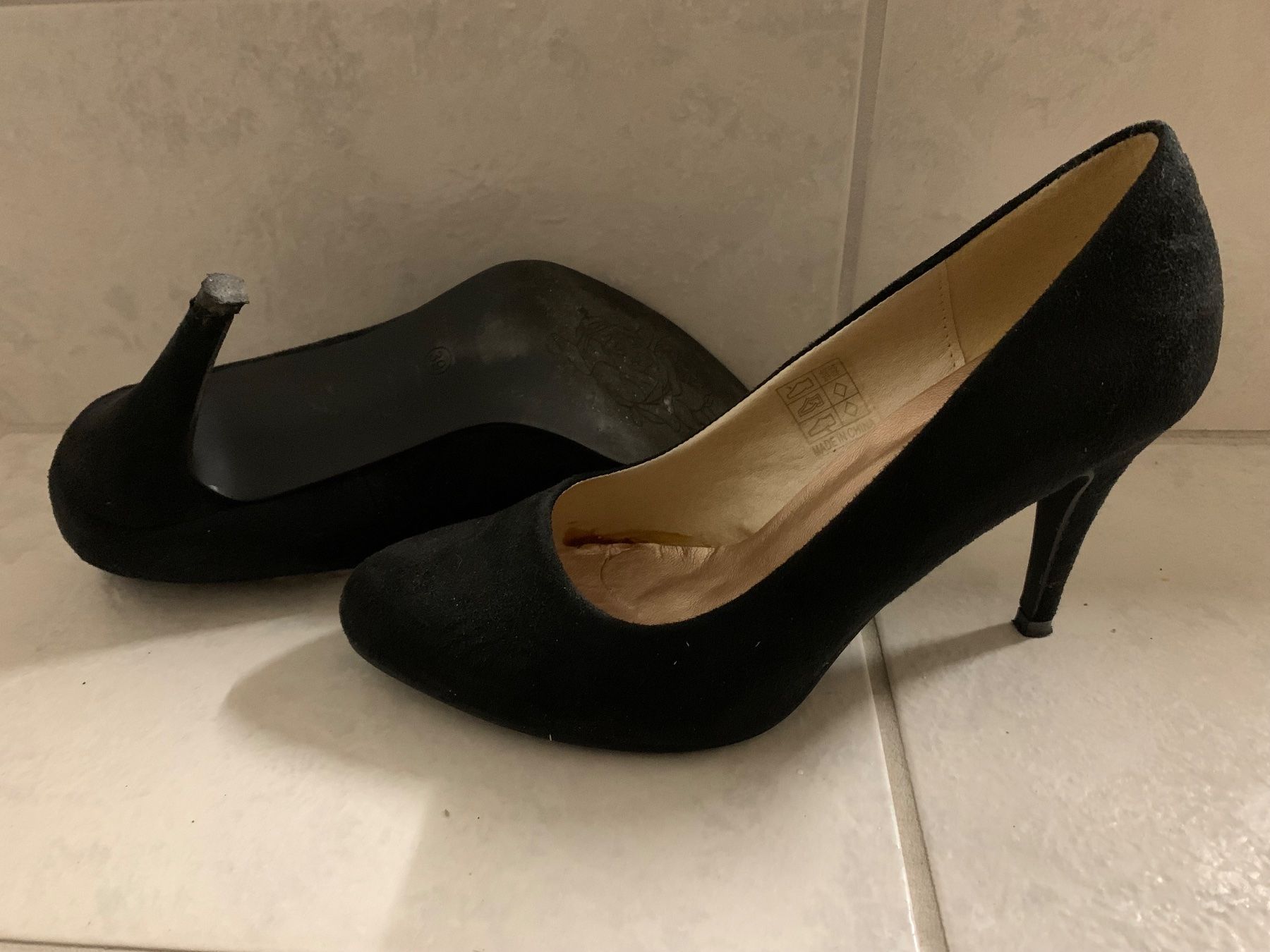 Scarpe da donna: Schuhe Pumps Gr 39 – Usato da Lostorf venduto da Venice16
