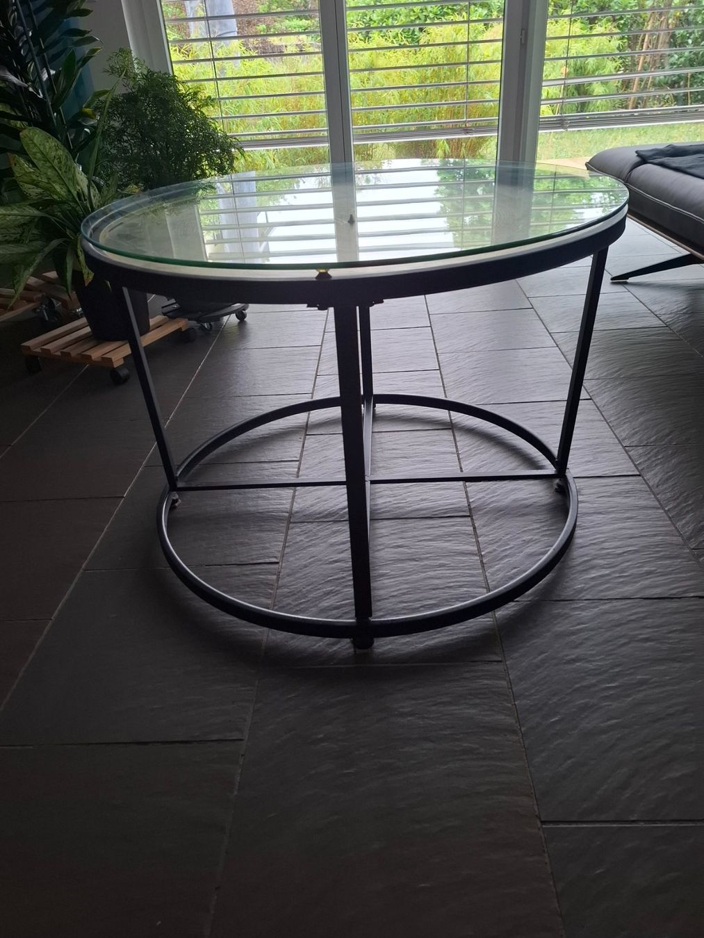 Tavoli: Runder Beistelltisch mit Glas 80 cm Durchmesser – Usato da Schaffhausen venduto da rpauktion