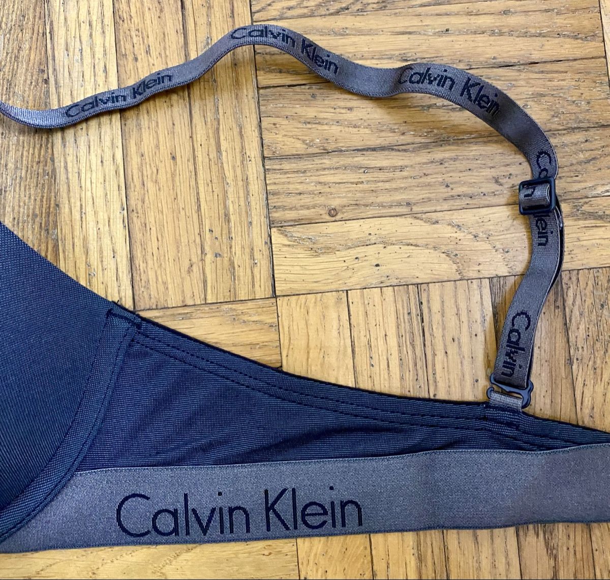 Calvin Klein Altra biancheria intima: Soutien-gorge gris - Calvin Klein - taille 80A – Nuovo (secondo la descrizione) da Nyon venduto da meganhw 8