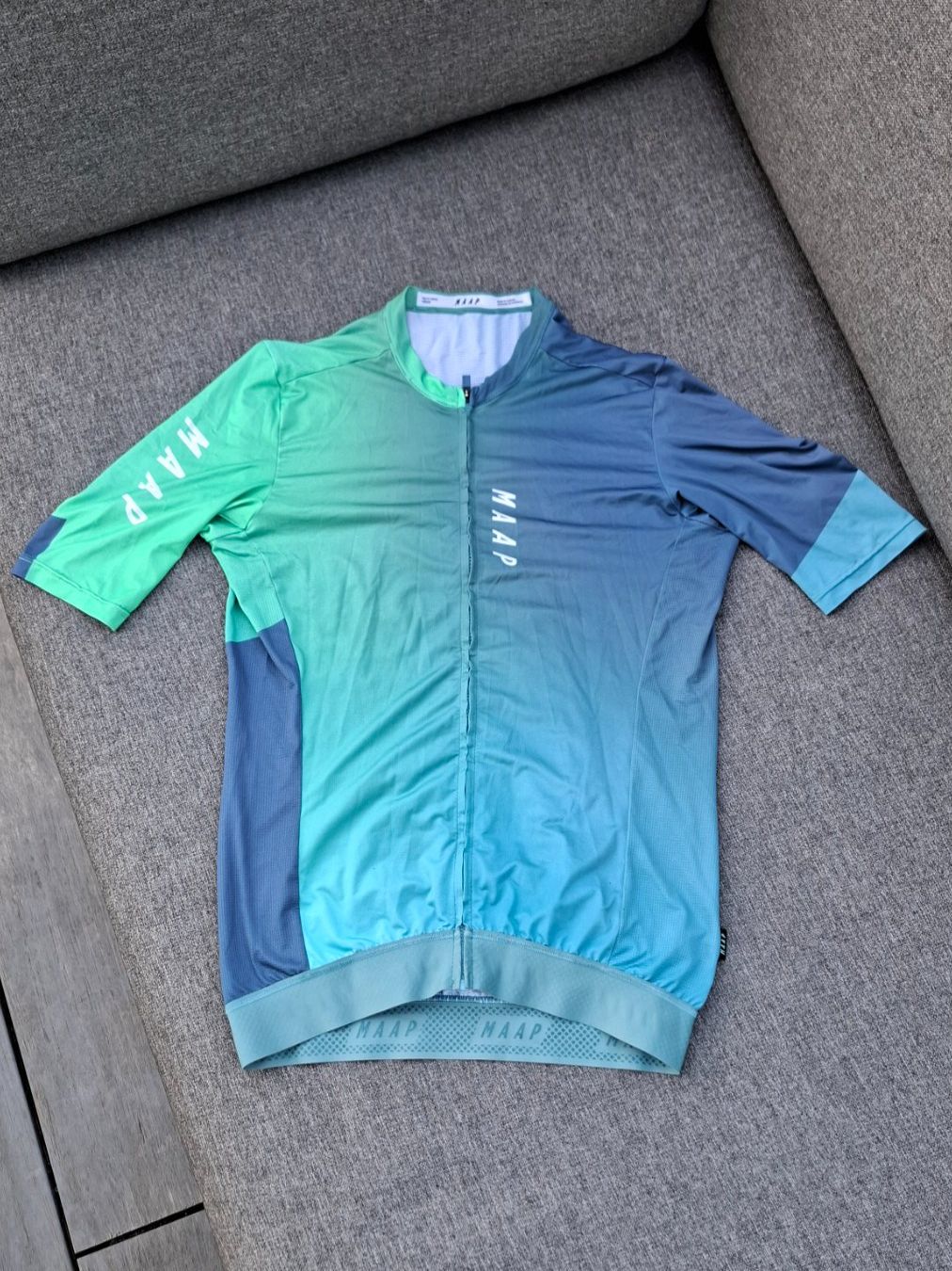Leibchen & Hosen: MAAP Flare Pro Fit Jersey Grösse M – Gebraucht aus Aarberg von Reuse_08 1
