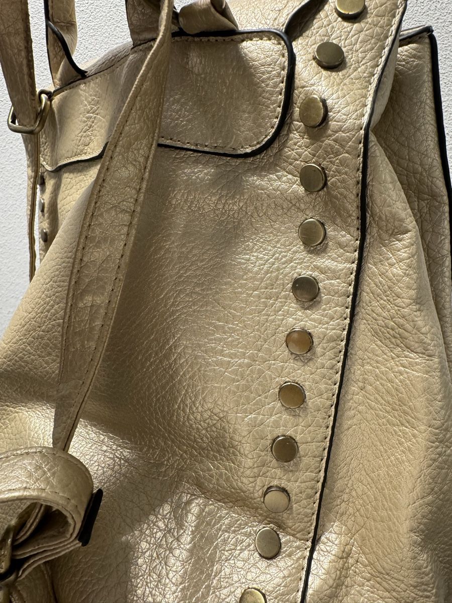 Borse da donna: Golden Shoulder Bag – Usato da Rorbas venduto da ang_y8bv 2