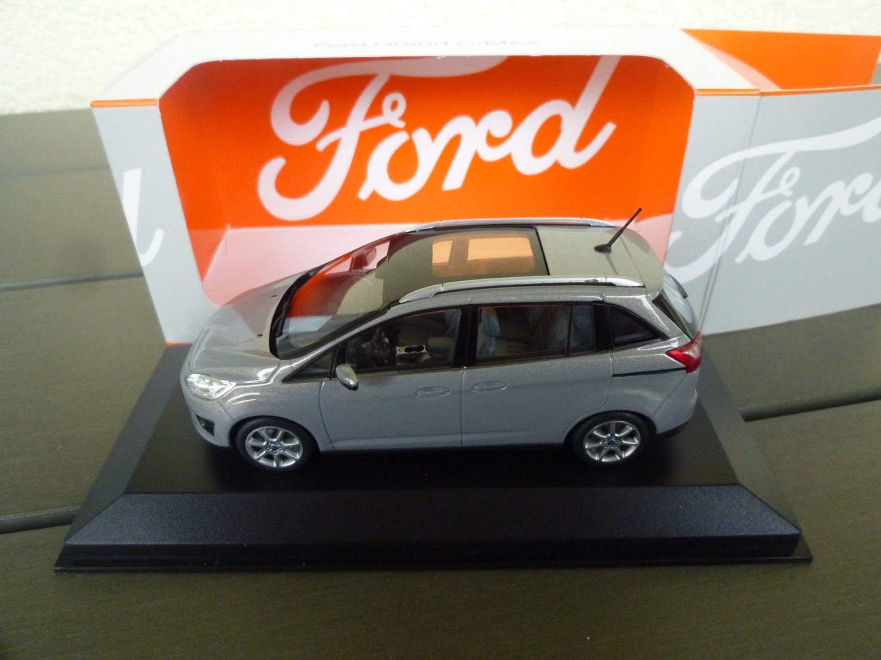 Modellini d'auto: Ford Grand C-Max – Nuovo e nell'imballaggio originale da Flawil venduto da Imperiosud 1