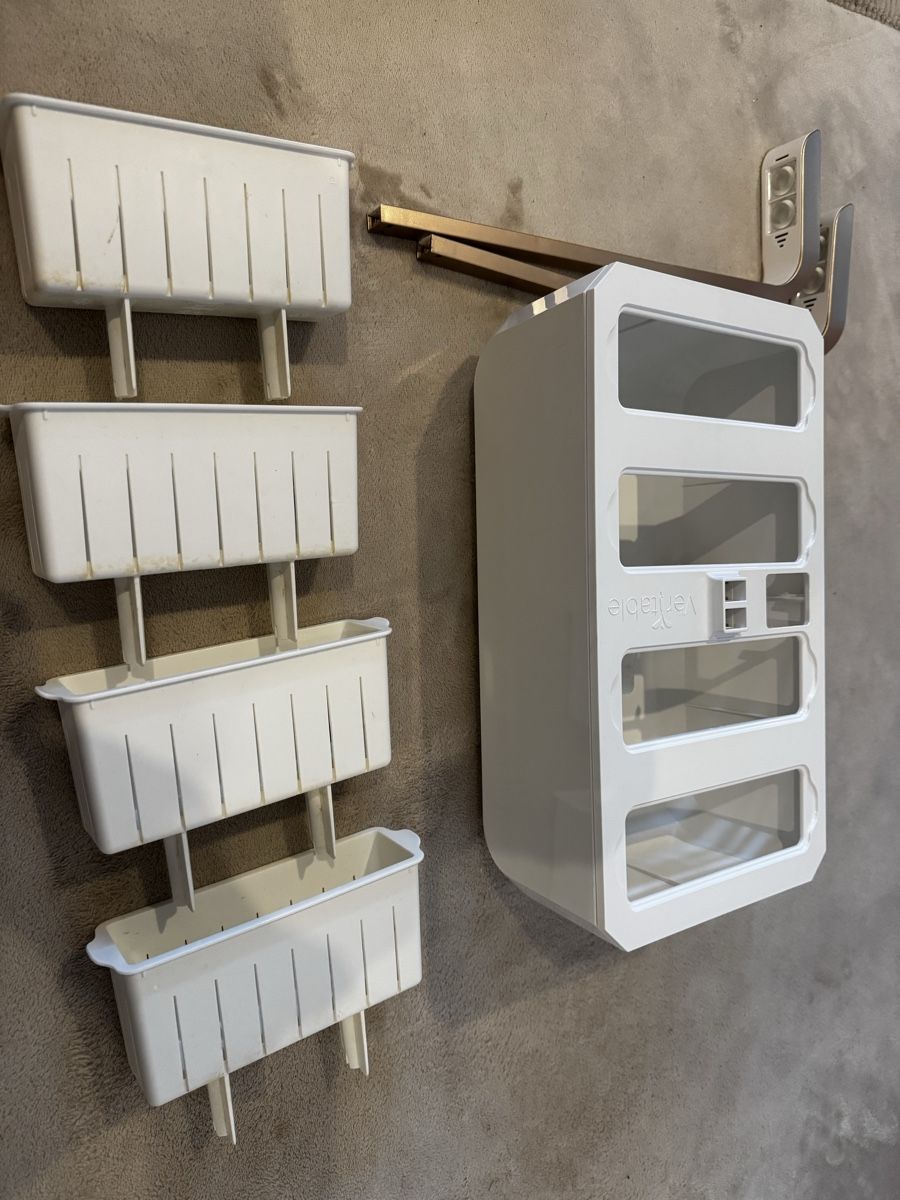 Box contenitori: Veritable, 4 Fach, Weiss – Usato da Madetswil venduto da slougan88 4