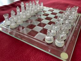 Schachspiel Glas matt klar Brett und Figuren guter Zustand