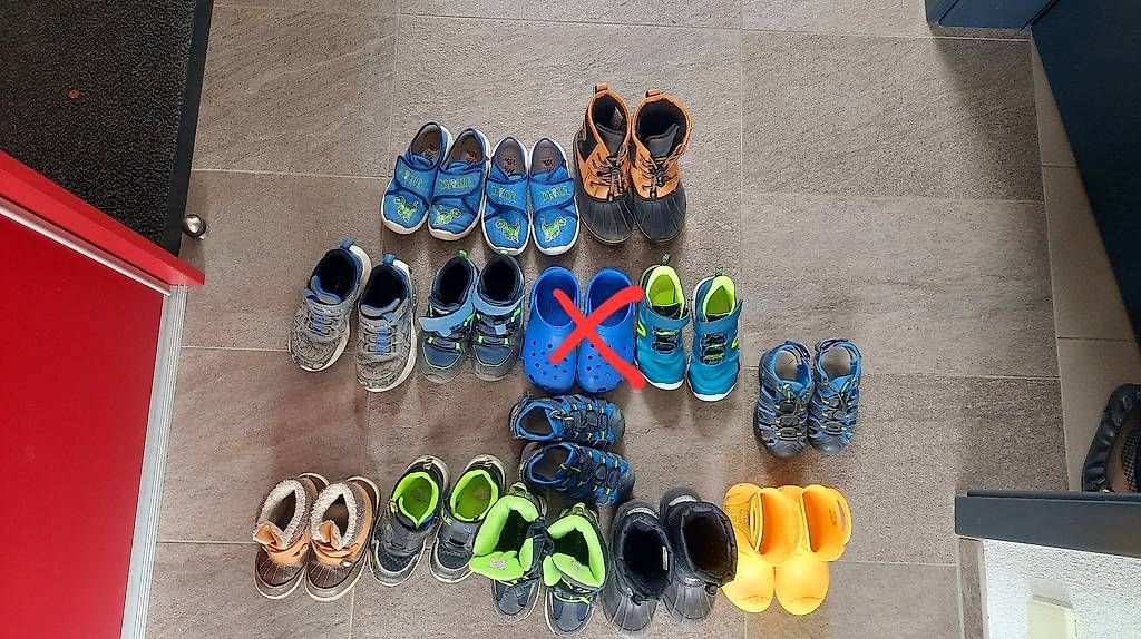 Scarpe per ragazzi: Lot de chaussures 26 à 30 garçon  – Usato da Venthône venduto da Anamelle