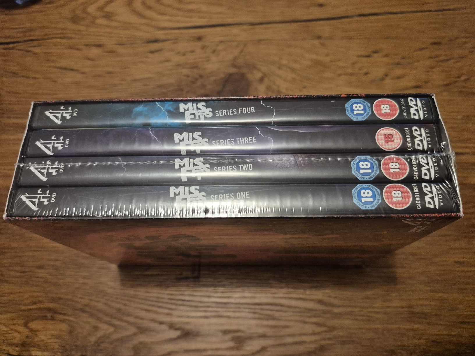 Tutti i DVDs: Misfits - Series 1 - 4 English Version Code 2 (DVD) NEU OVP – Nuovo e nell'imballaggio originale da Oberembrach venduto da giu_7ksd 3