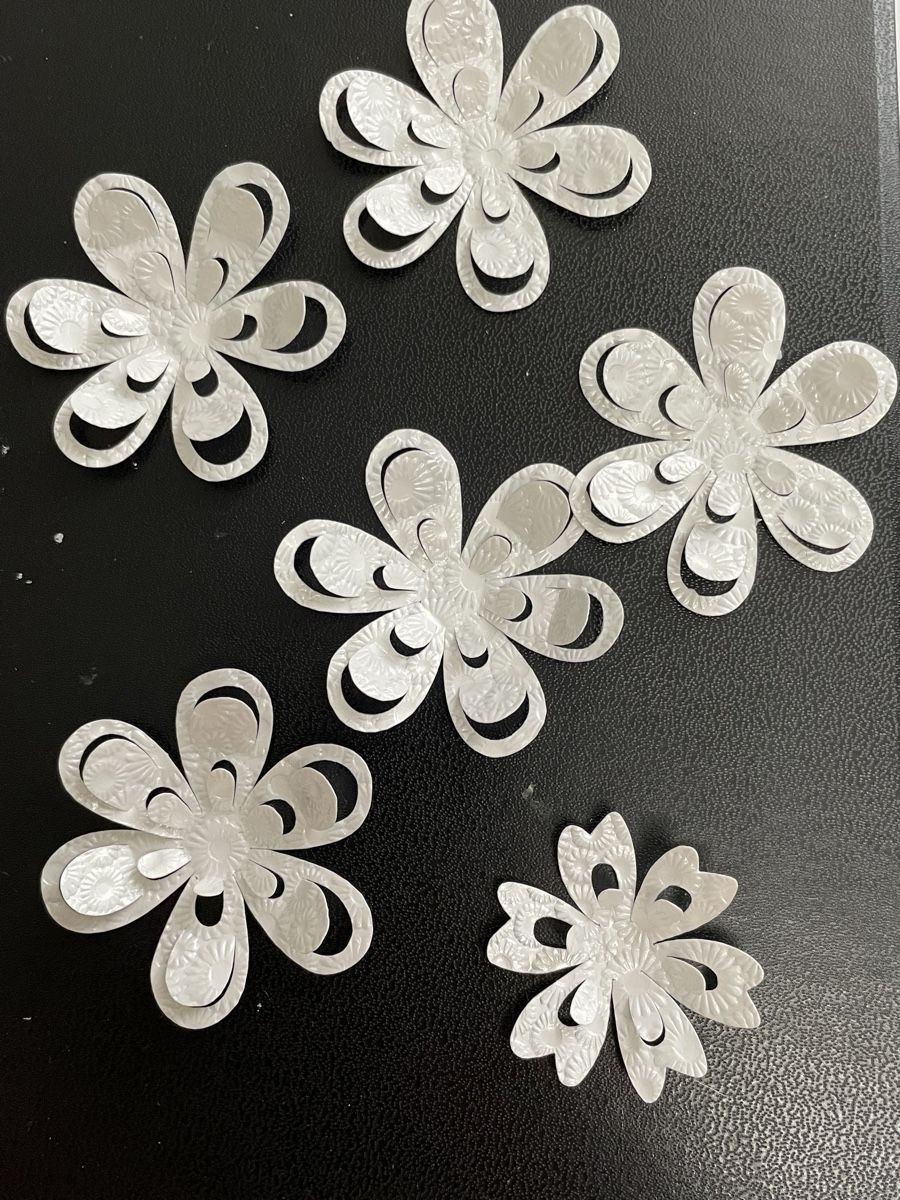 Tutte le decorazioni: Jakob Schlaepfer 7 weisse 3D Blumen  Deko – Nuovo (secondo la descrizione) da Winterthur venduto da tat_ky5h 1