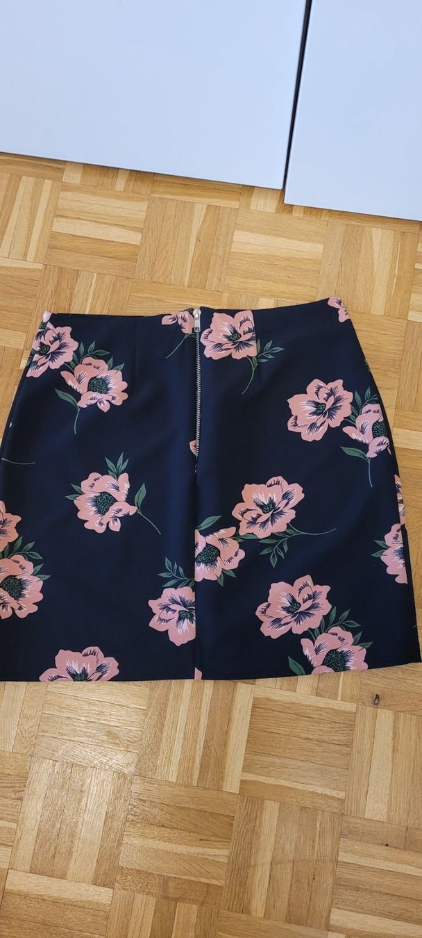 Dorothy Perkins Röcke: Schicker Sommerrock, Blumenmuster, schwarz/rosa, Gr. 40 – Gebraucht aus Urdorf von smueller77 1