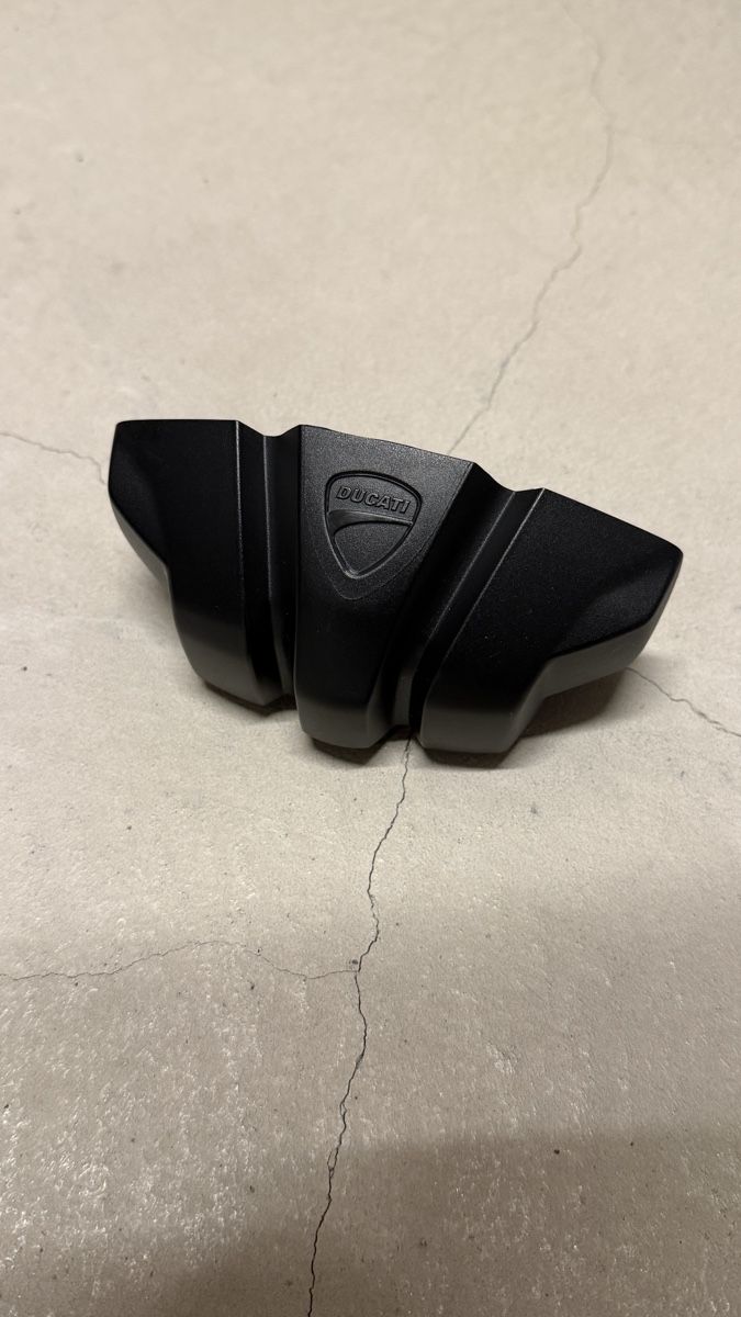 Ducati Tutti i ricambio per moto: Ducati Streetfighter V2 Tacho Abdeckung  – Usato da Reinach BL venduto da toobi