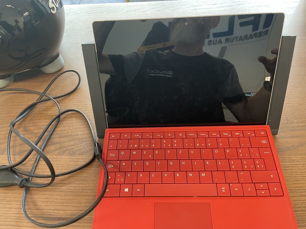 Microsoft Tablettes PC: Microsoft Surface pro 4 128GB SSD Bootloop Batterie defekt – Défectueux à Näfels par NOXION 4