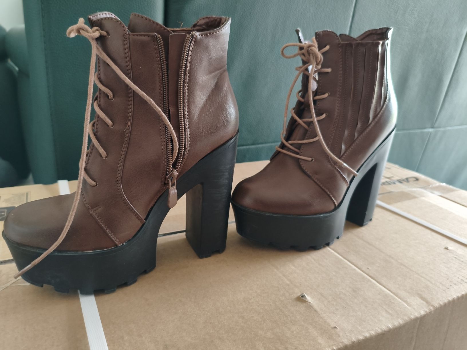 Scarpe da donna: Stivaletti Marroni – Usato da Bioggio venduto da OresteIronix 2