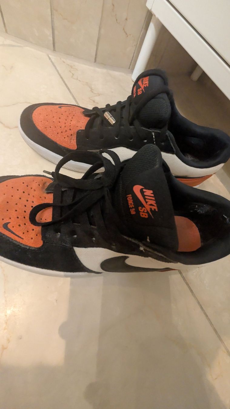 Nike Scarpe da uomo: Nike Schuhe mit box – Usato da Bern venduto da Emmanouel 1