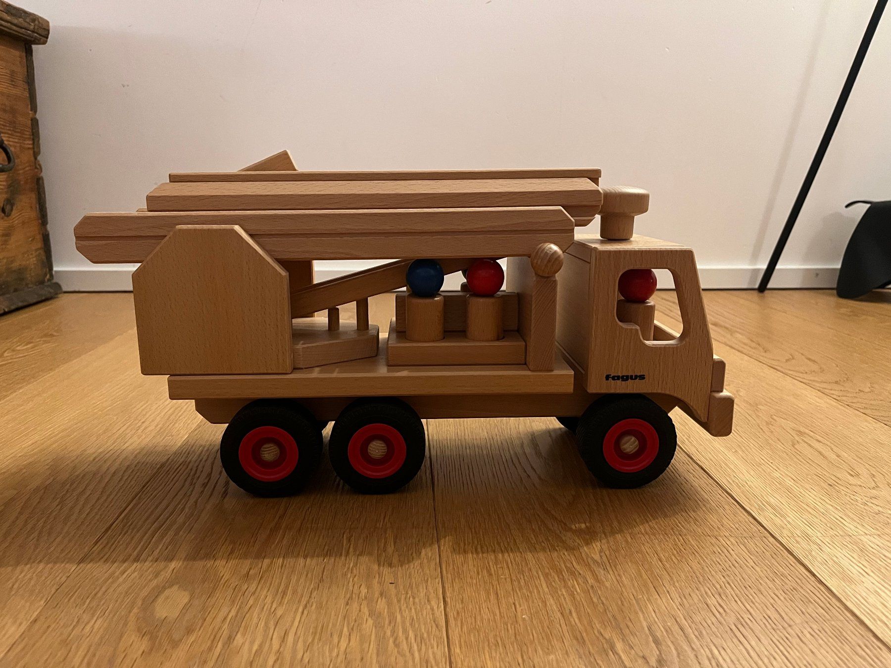 Giocattoli: Feuerwehrauto aus Holz – Usato da Herrliberg venduto da This1999 1