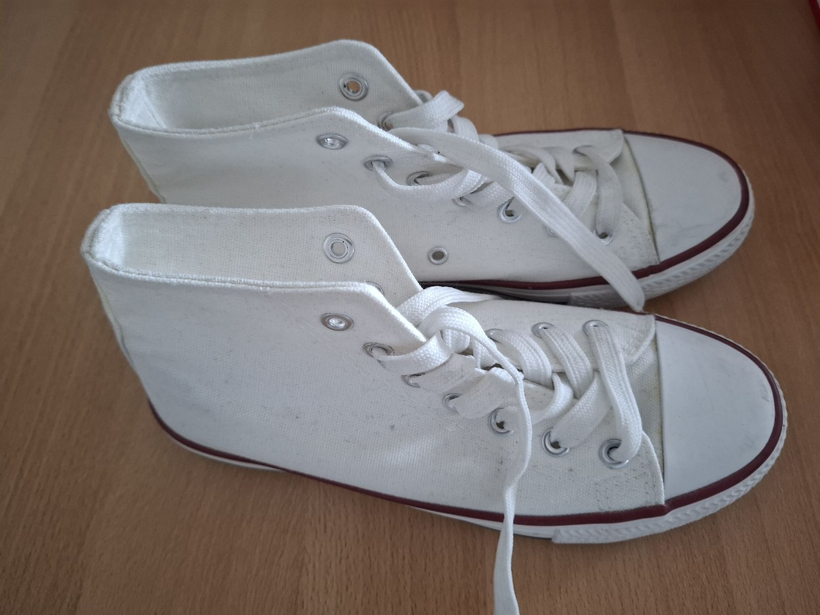 Chaussures femmes: Baskets montantes blanches t.37 – D'occasion à givisiez par odilev 1