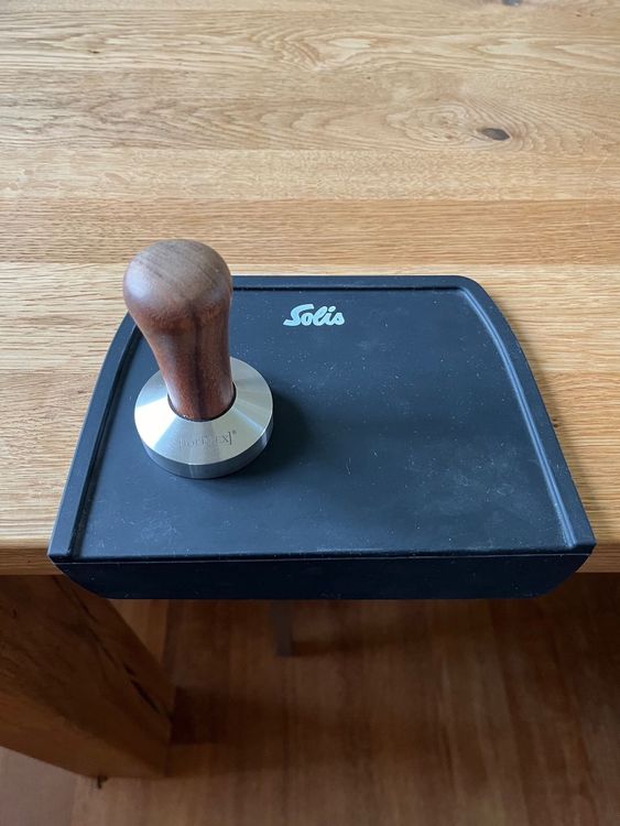 JoeFrex Tamper 57 (Edelstahl/Eiche) + SOLIS Tamping Matte Kaufen auf