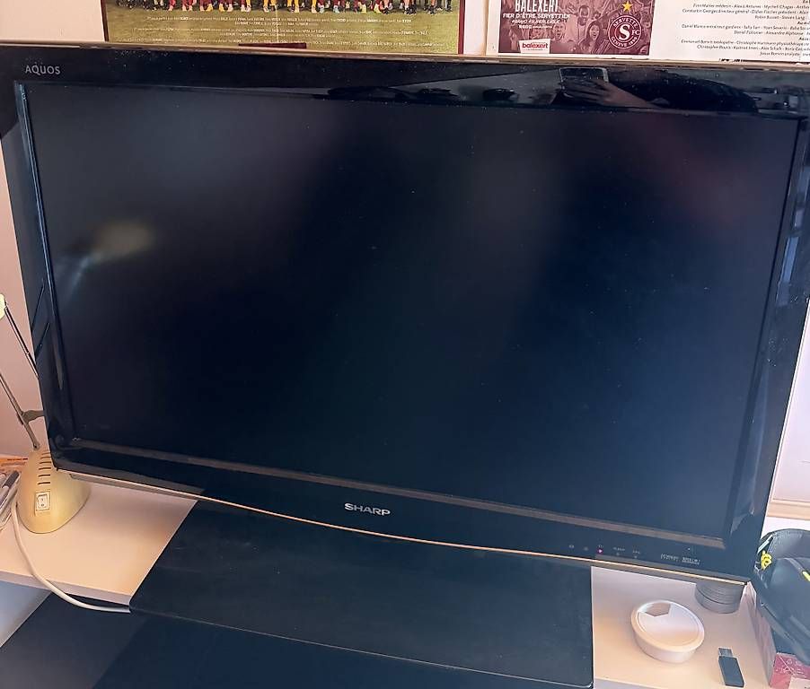Fernseher: TV Sharp AQUOS 32 LC-32X20E + télécommande  Très bon état – Gebraucht aus Villeneuve VD von dub_m8nj