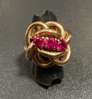 Gelbgoldring 750 mit drei synthetischen Rubinen