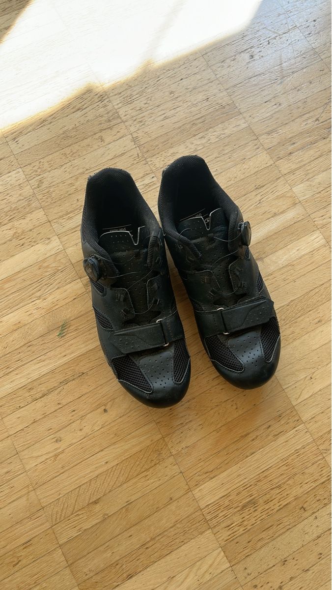 Giro Scarpe da uomo: Schuhe schwarz Grösse 44 Radschuhe Boa System – Usato da Zürich venduto da christianwillemin