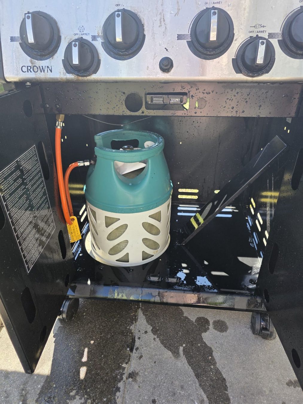 Griglie: Grill à gaz avec broche électrique – Usato da Corcelles-près-payerne venduto da hel_7cgf 3