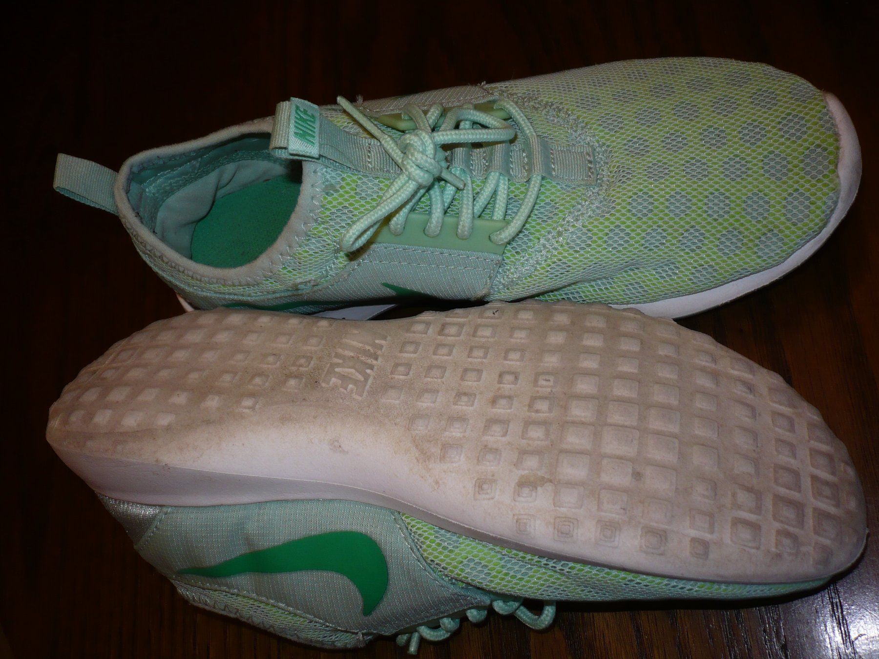 Nike Scarpe da donna: NIKE ROSHE ONE Grösse 38,5 – Usato da Merzligen venduto da Marthe22 5