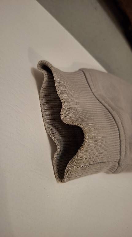 Pullover & Sweatshirts: Pullover 11 anni con cappuccio  – Gebraucht aus Losone von jan_8svf 2