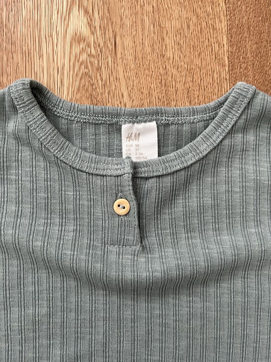 H&M Camicie, T-shirt & Polo: H&M Tshirt, Gr. 98 – Usato da Interlaken venduto da fbnscl 1