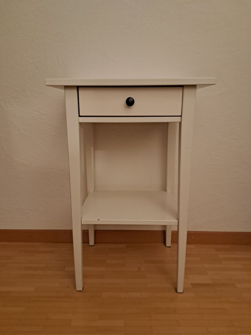 Ikea Comodini: IKEA Nachttisch Hemnes – Usato da Rapperswil SG venduto da suv_pmt5