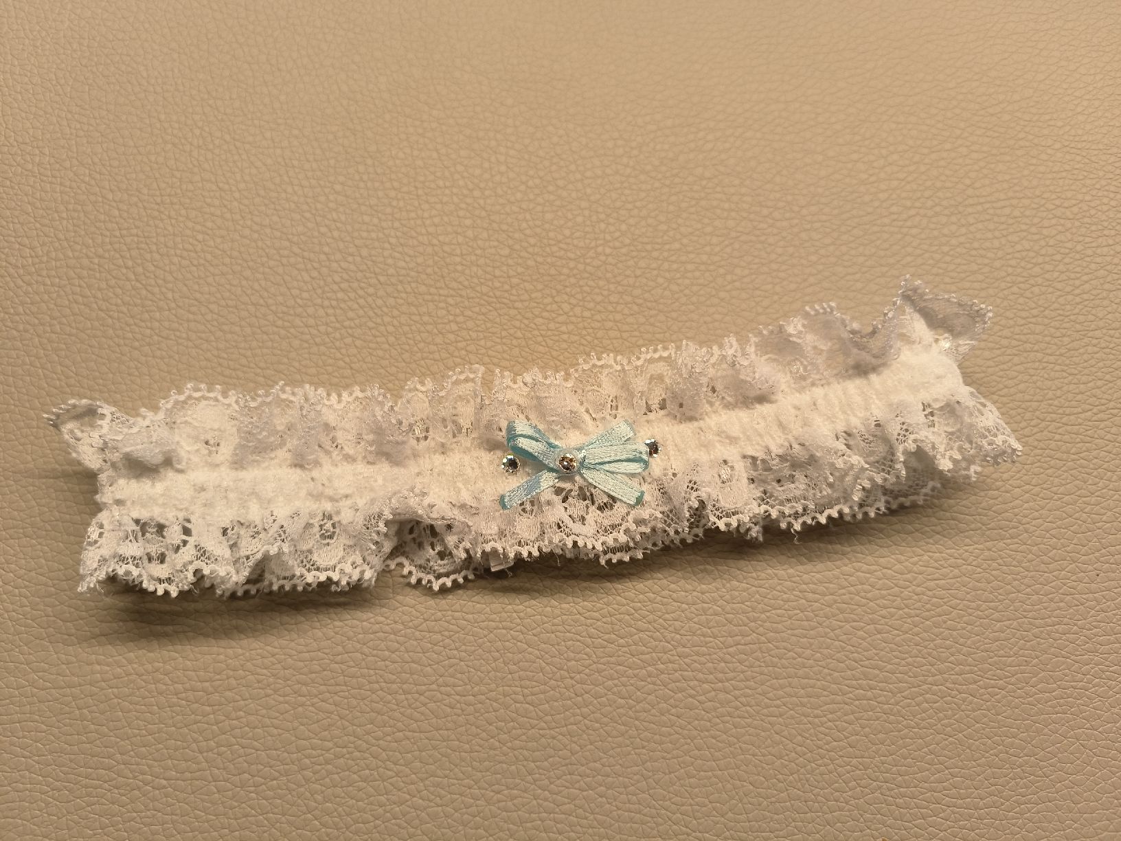 Accessori per capelli: Haarkamm mit Blumen, Perlen / Strumpfband Hochzeit – Nuovo (secondo la descrizione) da Arbon venduto da sch_q2pz 2